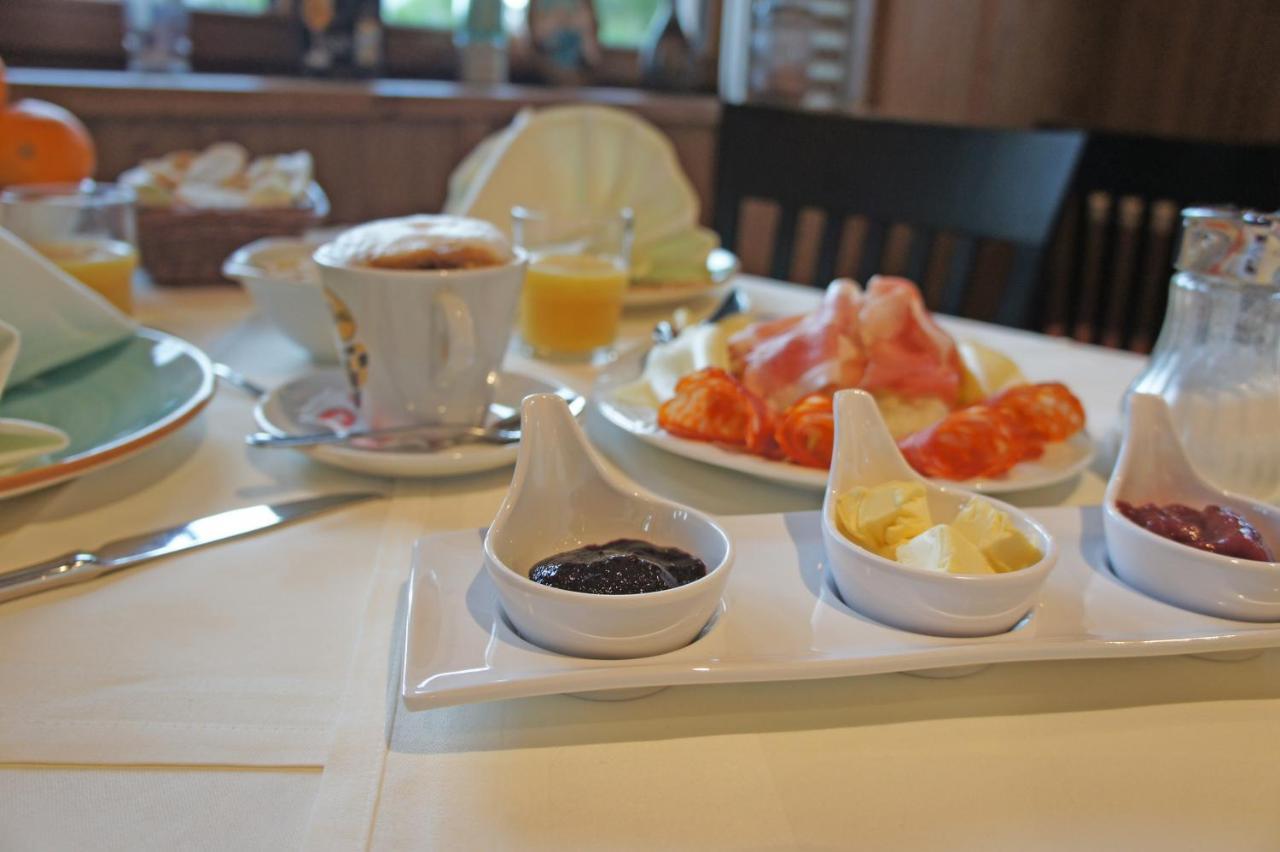 Hotel Heimfeld Restaurant Cafe Garching an Der Alz Exterior foto